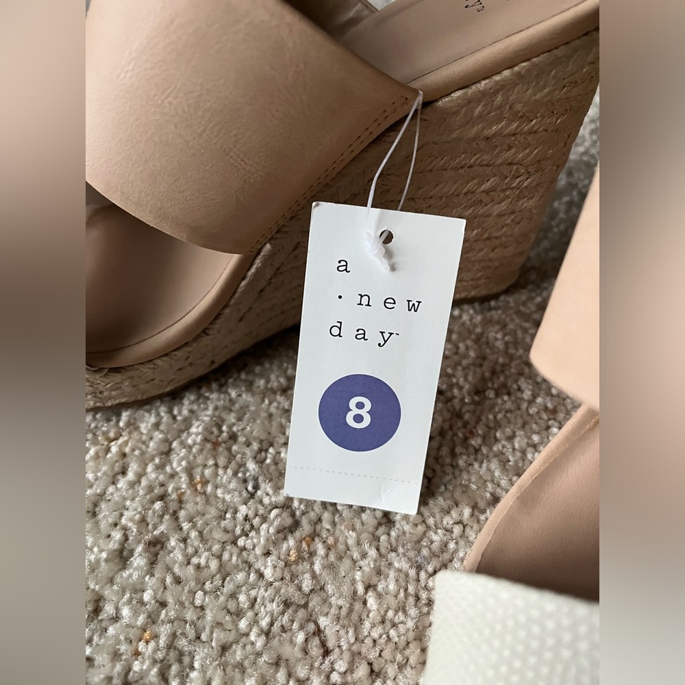 NWT Platform Sandals